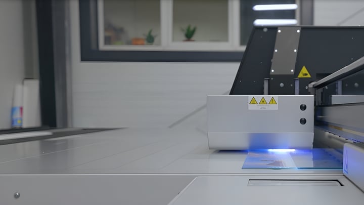 CÔNG NGHỆ IN UV TRÊN KÍNH LÀ GÌ ?