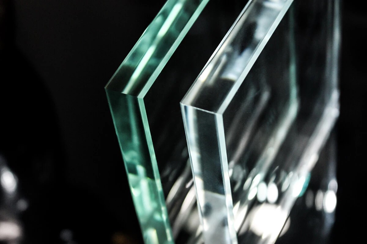 The perfect transparency of crystal glass creates realistic colors, with superior quality compared to other printed artworks on the market.